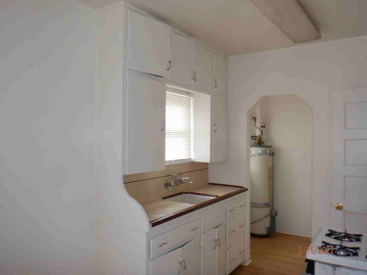 210 W D St - Photo 5 of 24