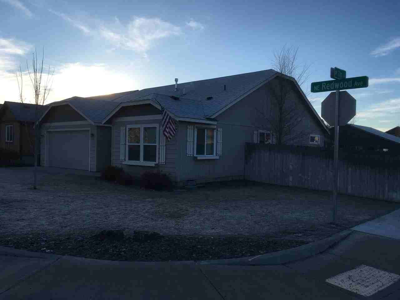 712 Ne Redwood Ave - Photo 2 of 34