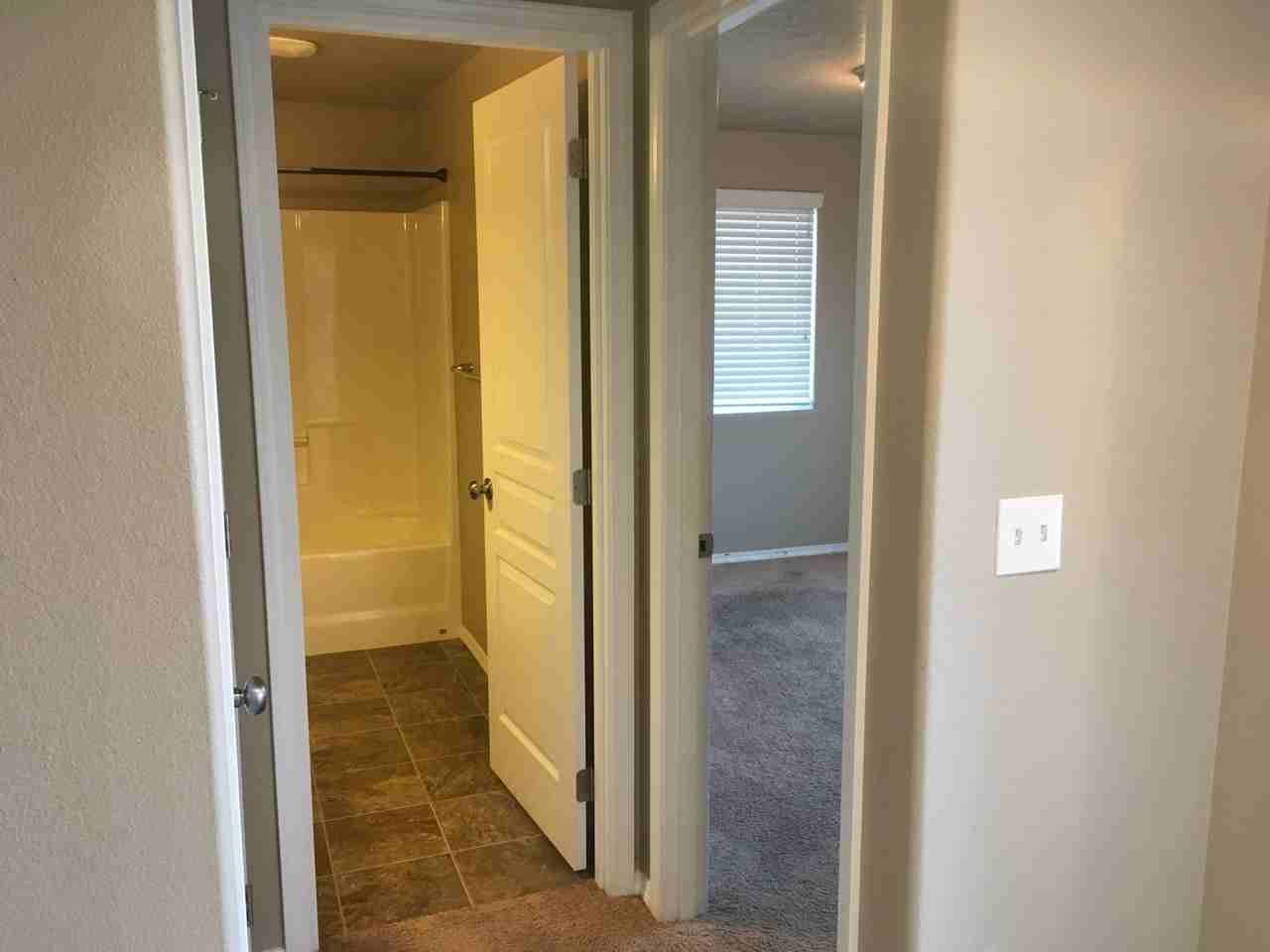 712 Ne Redwood Ave - Photo 4 of 34