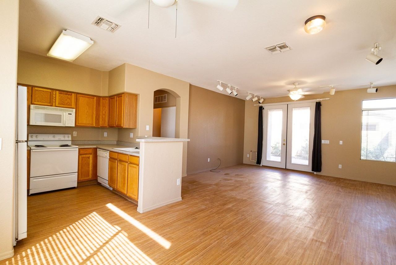 778 S Jesse St - Photo 2 of 14