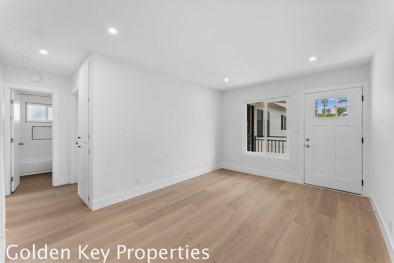 1931 S Tremont St #B - Photo 3 of 17