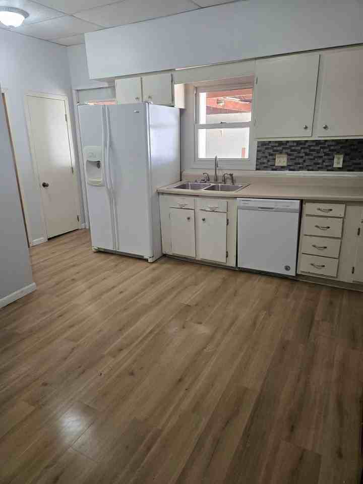 604 E Jefferson St - Photo 2 of 29