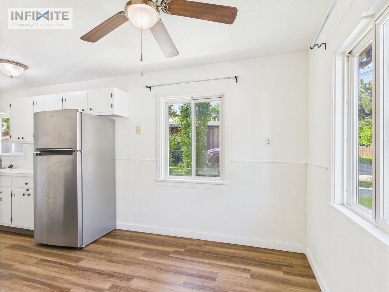 809 N Black Ave - Photo 2 of 16