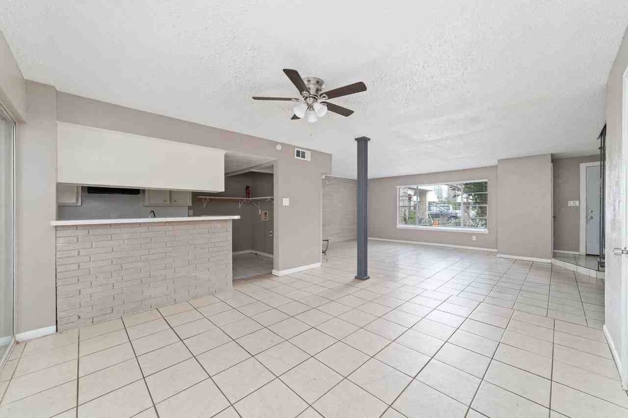 NEWLY RENOVATED APARTMENT IN HOUSTON - Photo 5 of 33