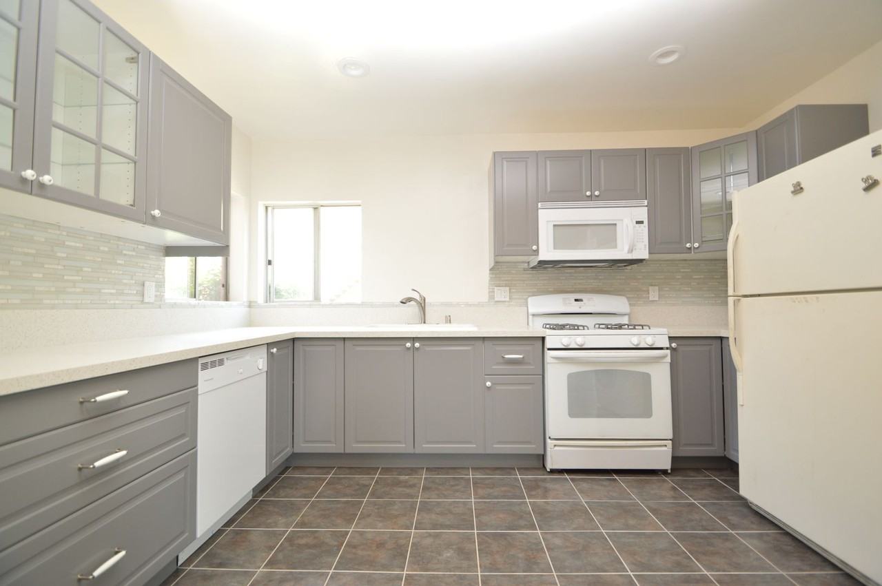1918B Carmelina Dr - Photo 4 of 9