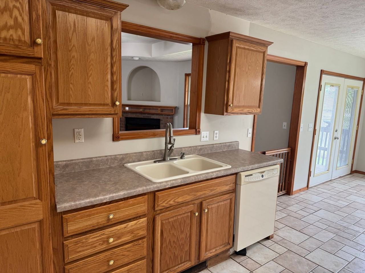 4422 W Tarkio St - Photo 6 of 16