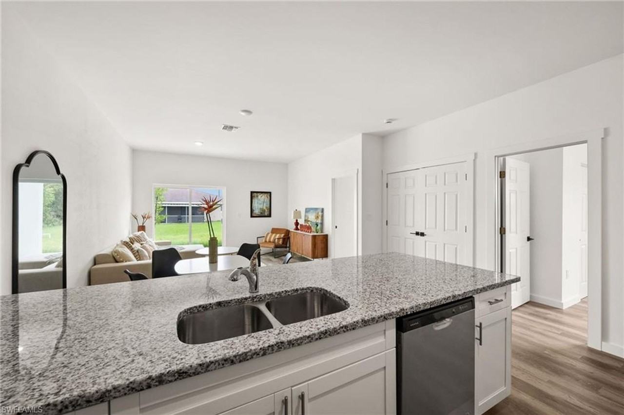 1128/1130 Harold Ave S - Photo 5 of 36