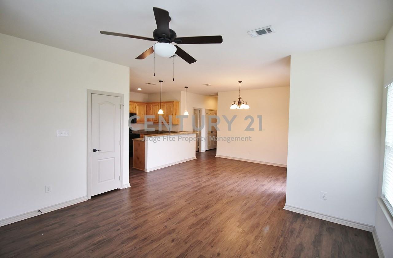 112 Bridle Ct - Photo 3 of 12