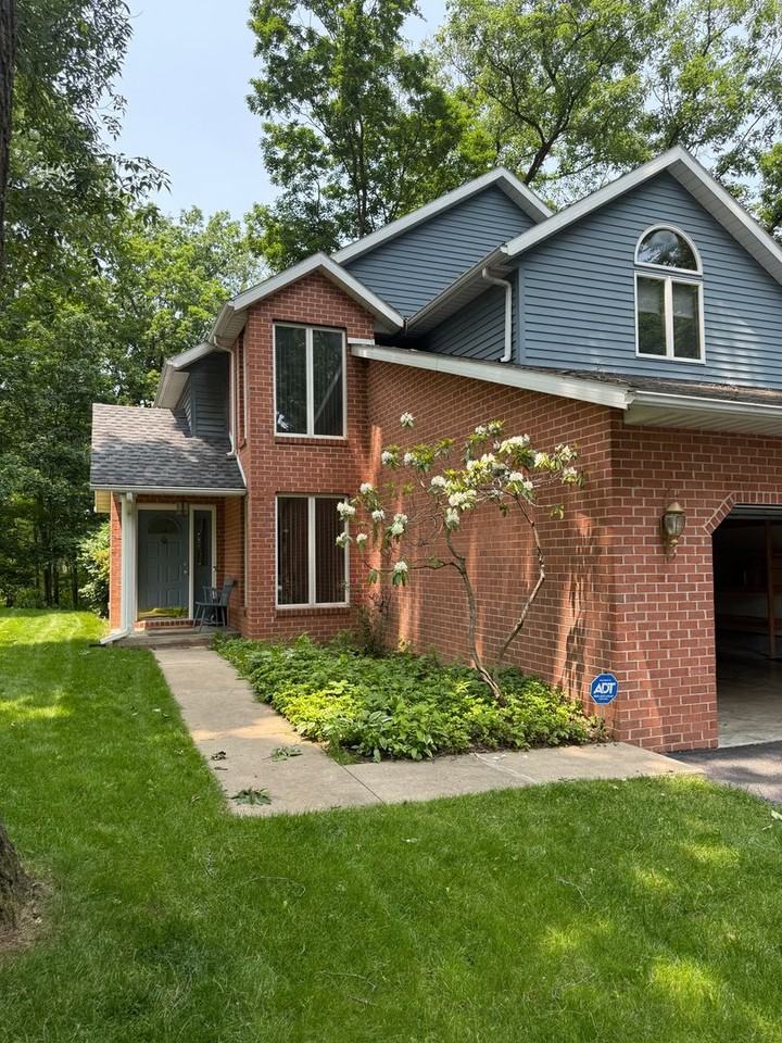 1531 E Strohm Dr - Photo 2 of 50