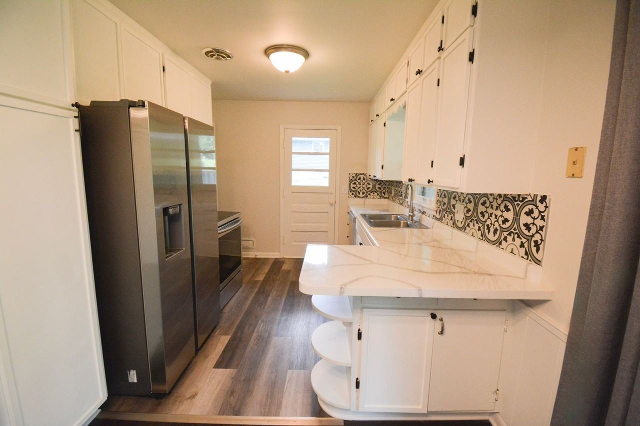 501 33rd St Sw - Photo 4 of 19