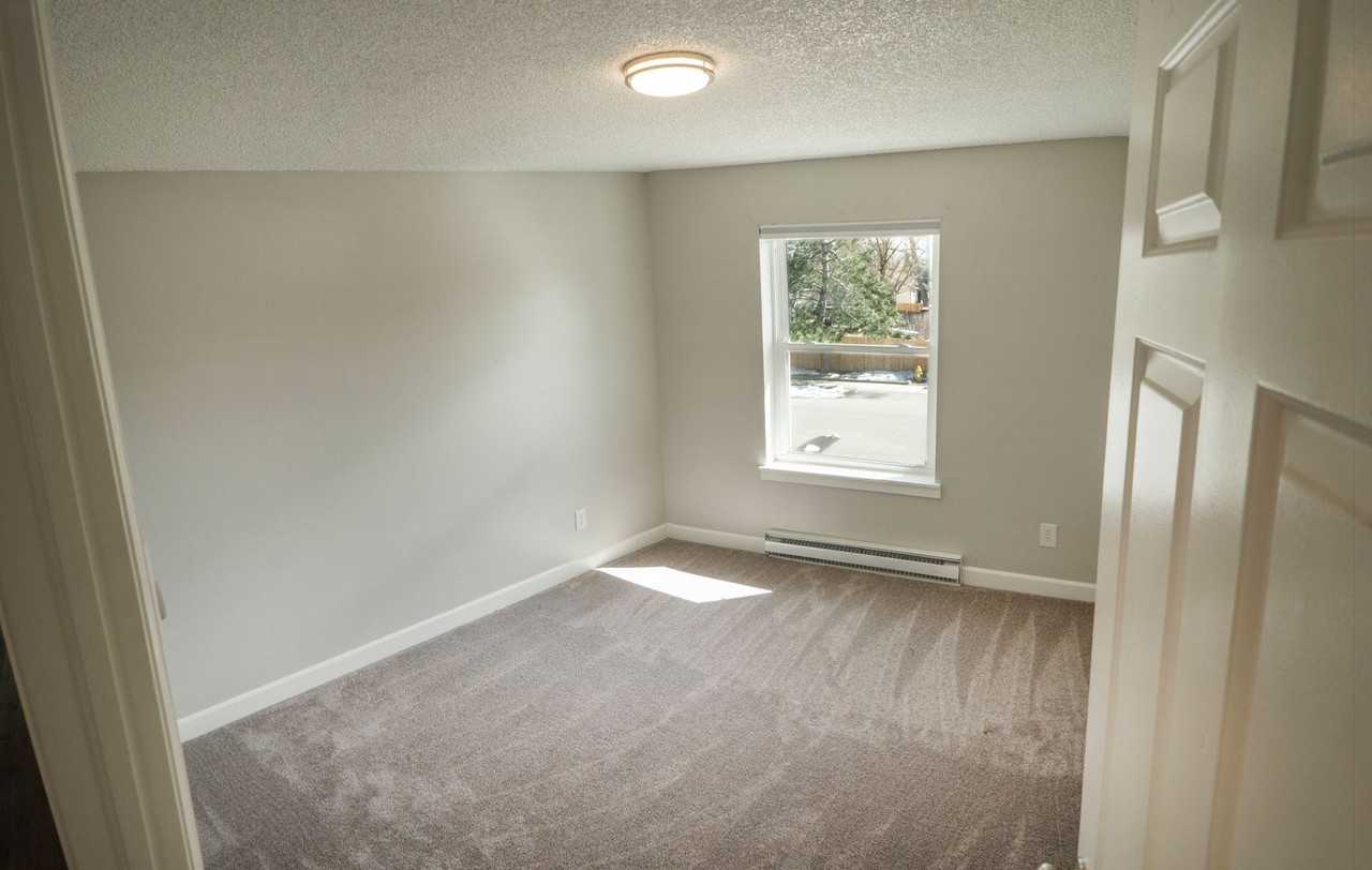 1630 Hastings Dr - Photo 5 of 20
