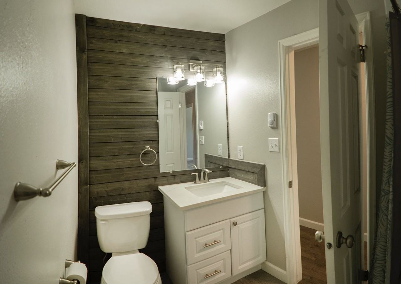 1630 Hastings Dr - Photo 6 of 20