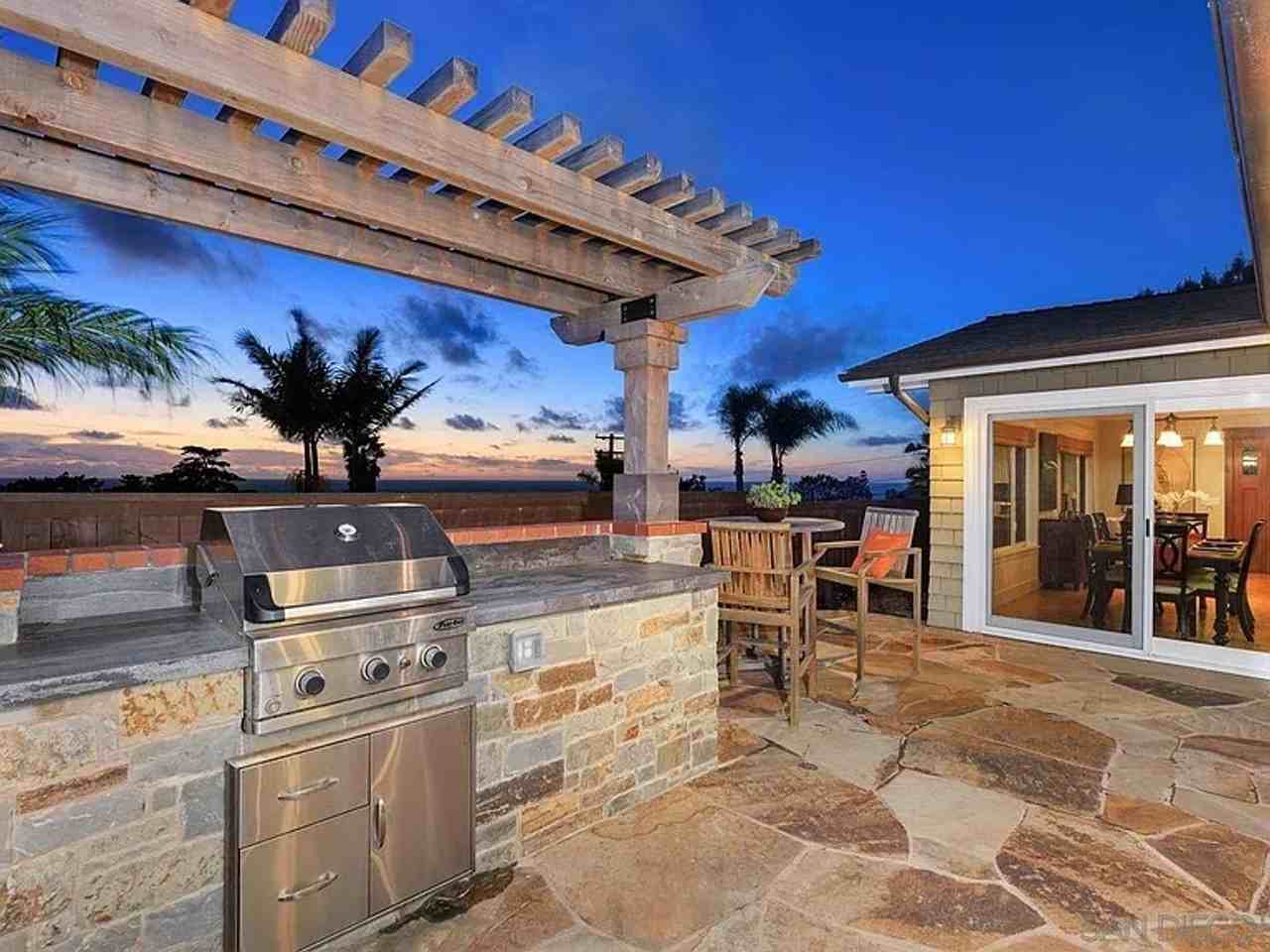 335 10th St - Photo 2 of 33