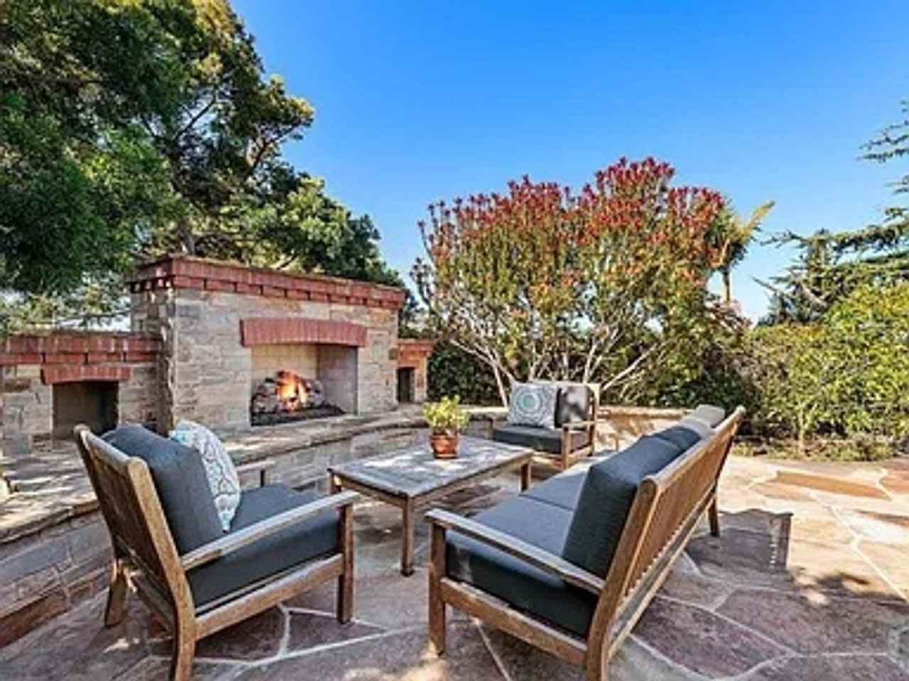 335 10th St - Photo 3 of 33