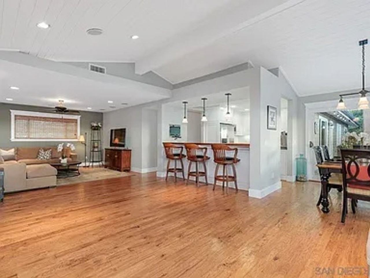 335 10th St - Photo 7 of 33