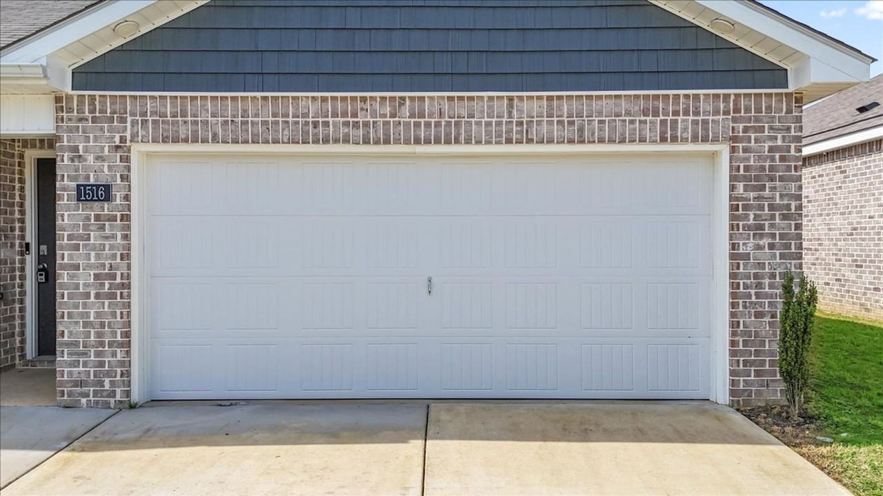 1516 Heritage Cir Se - Photo 2 of 38