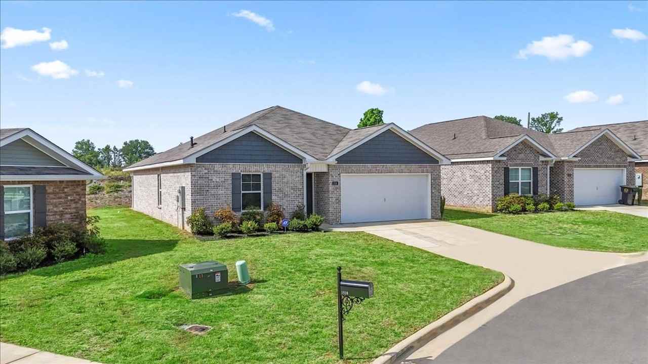 1516 Heritage Cir Se - Photo 3 of 38