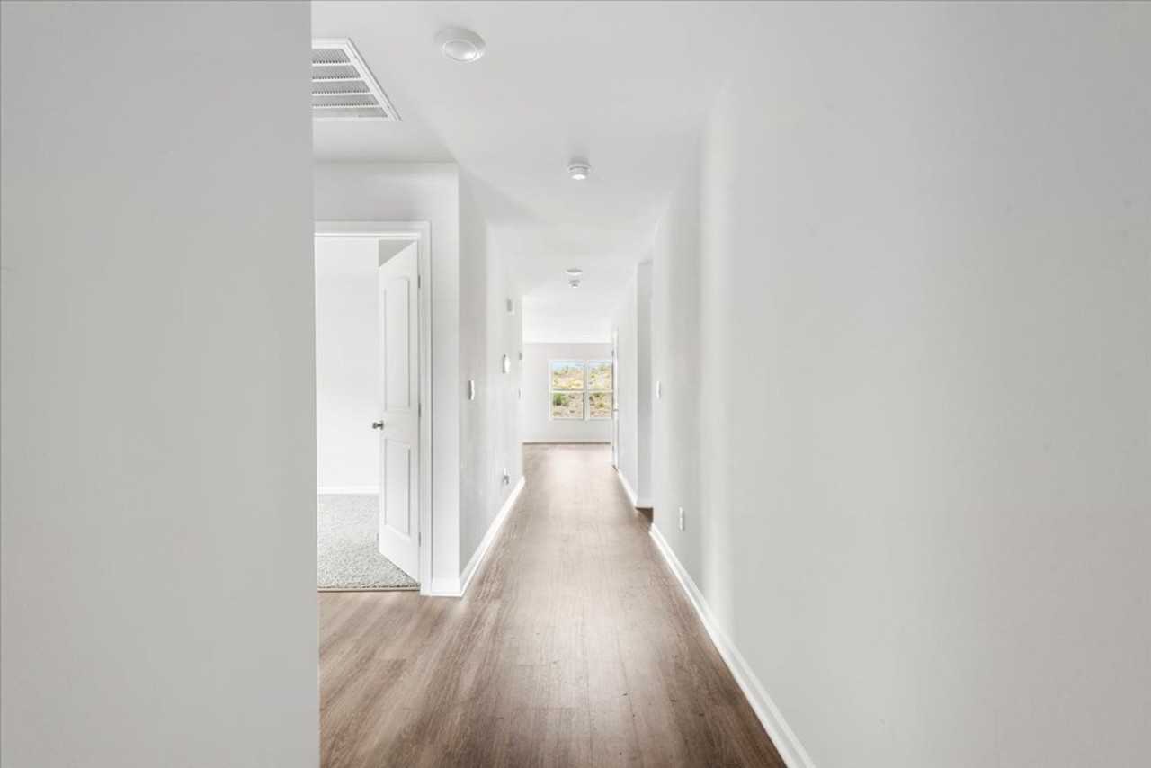 1516 Heritage Cir Se - Photo 7 of 38