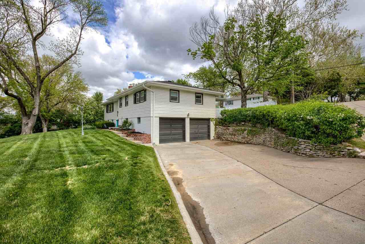 2825 S 106th St - Photo 2 of 25