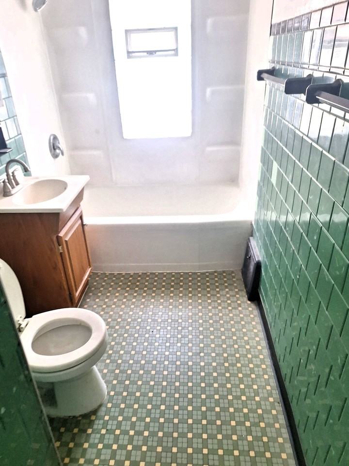 2215 S 90th St #U - Photo 4 of 5