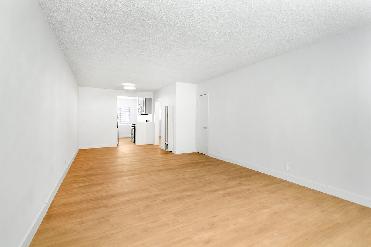 1911 South Palm Grove Avenue #4 - Photo 5 of 9