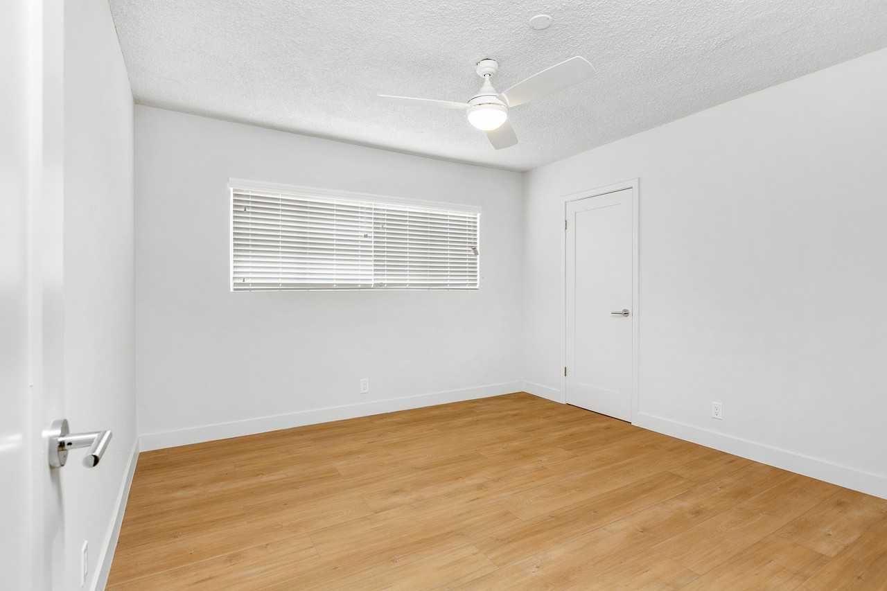 1911 South Palm Grove Avenue #4 - Photo 6 of 9