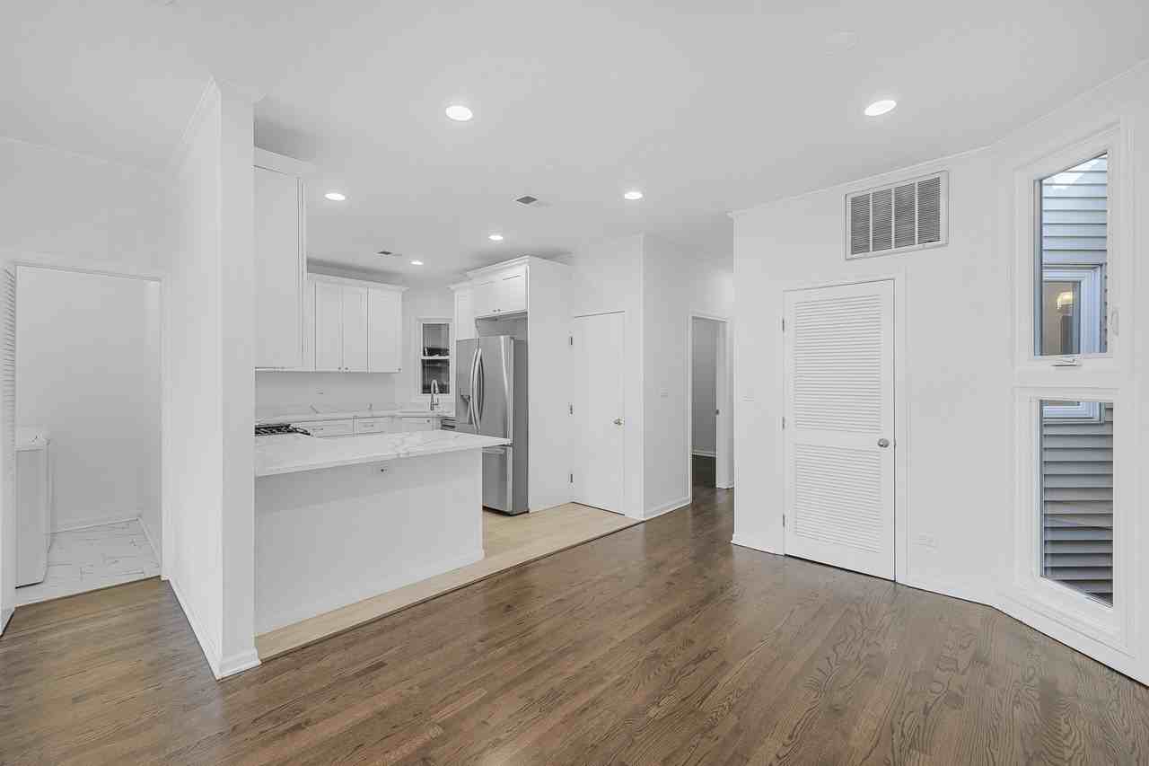 1645 South Blue Island Avenue #2F - Photo 4 of 16