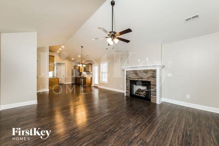 621 Dobson St - Photo 2 of 15