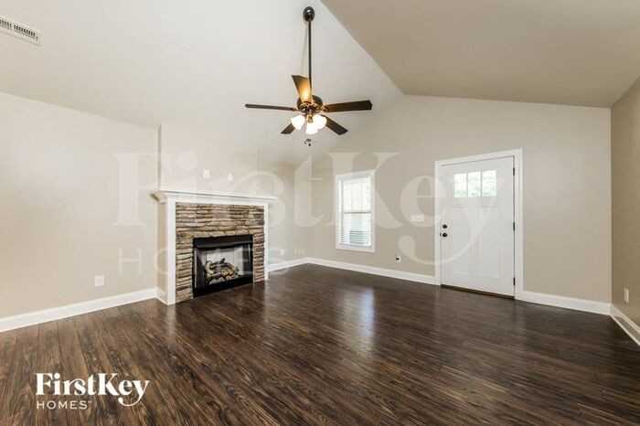 621 Dobson St - Photo 3 of 15