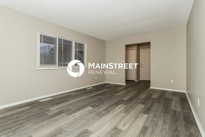 2033 Queensbridge Dr - Photo 3 of 18