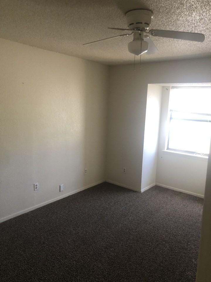 1408 Arvel Cir #A - Photo 6 of 8