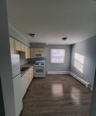 1026 E Division St #C - Photo 4 of 9
