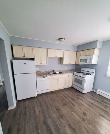 1026 E Division St #C - Photo 7 of 9