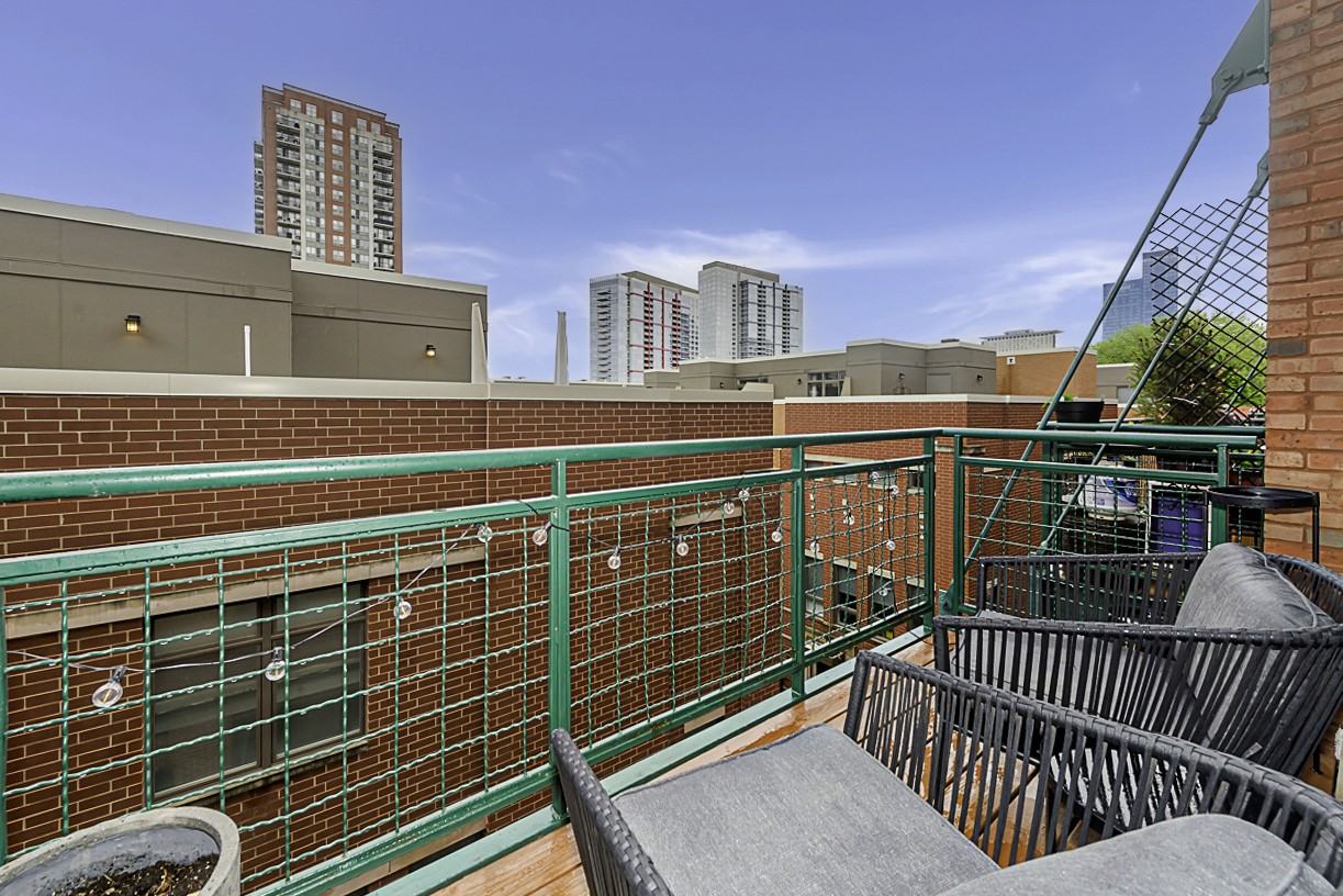 1727 S Indiana Ave #316 - Photo 4 of 19