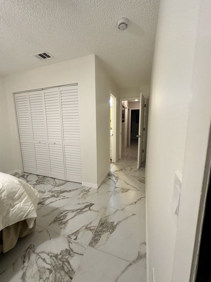 1112 E Corktree Cir #NA - Photo 6 of 18