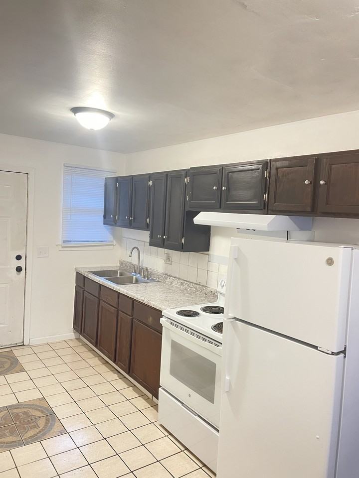 2209 Galilee Ave #1E - Photo 4 of 7