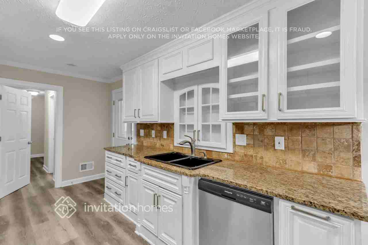 6412 Phillips Pl - Photo 5 of 23