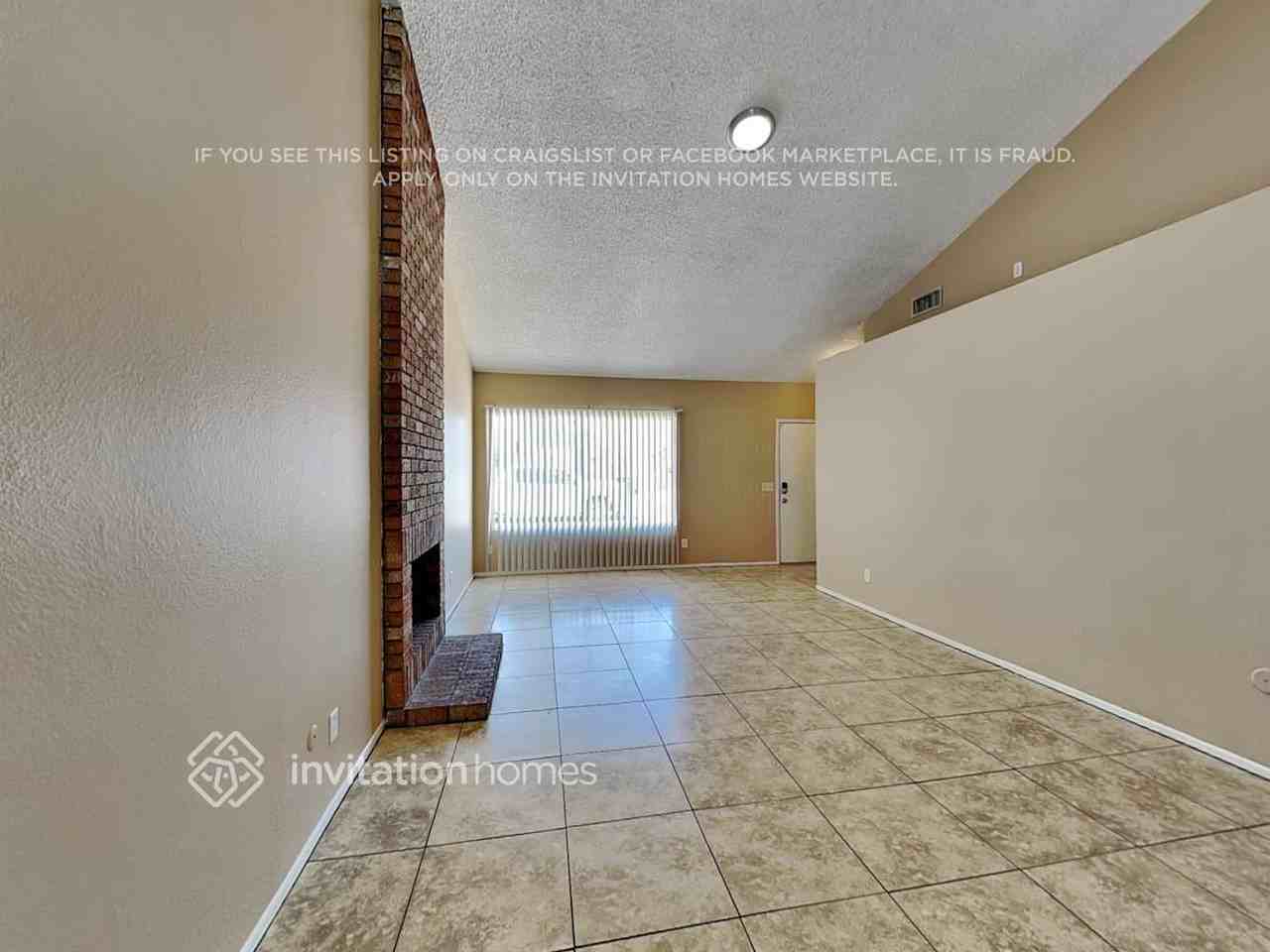 10072 W Mariposa St - Photo 3 of 18