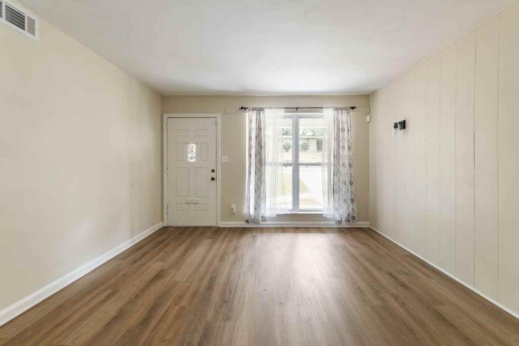 4936 Springhill Dr - Photo 3 of 20