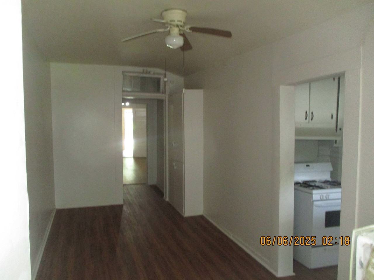 522 Flint Ave Apt B - Photo 3 of 8