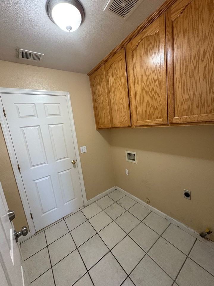 703 W Russell Ave - Photo 7 of 43