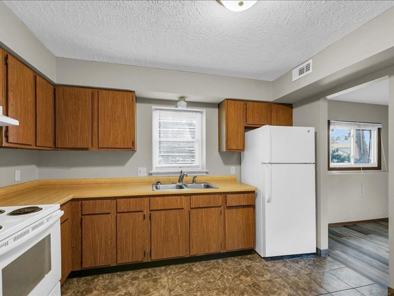 112 W. Raab Road - Photo 4 of 17