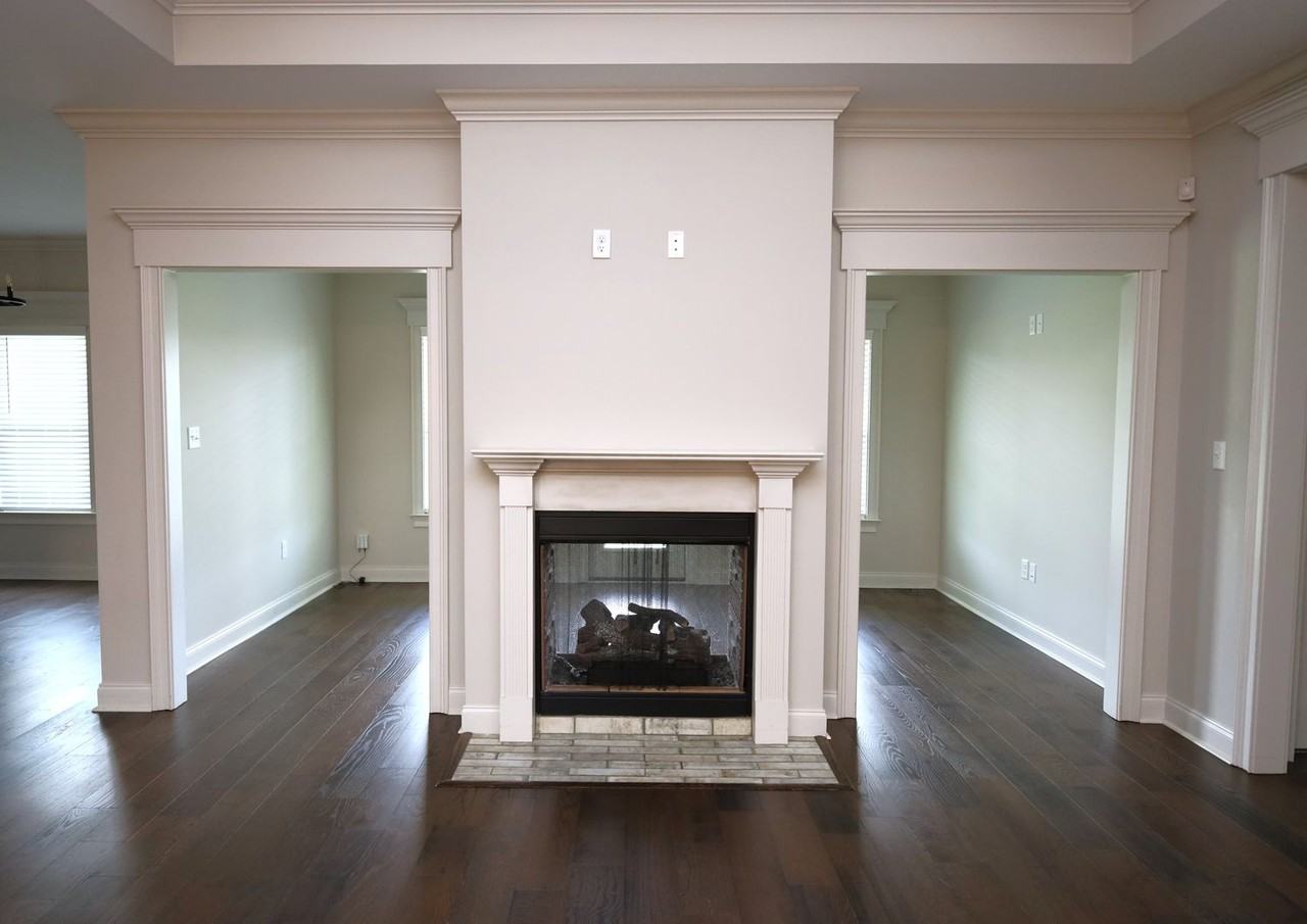 4704 Crescent Ct - Photo 4 of 23