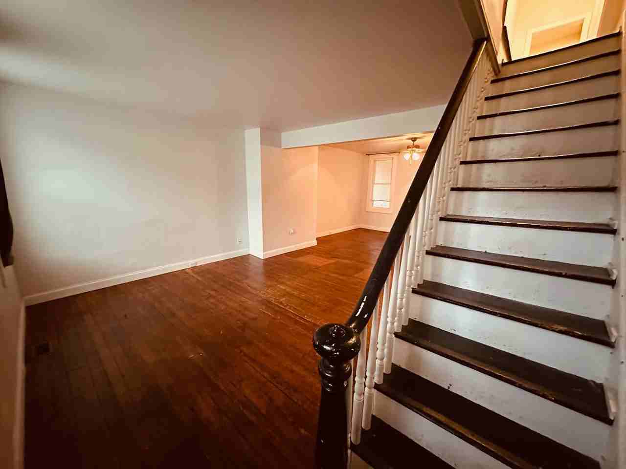321 W Princess St - Photo 2 of 22