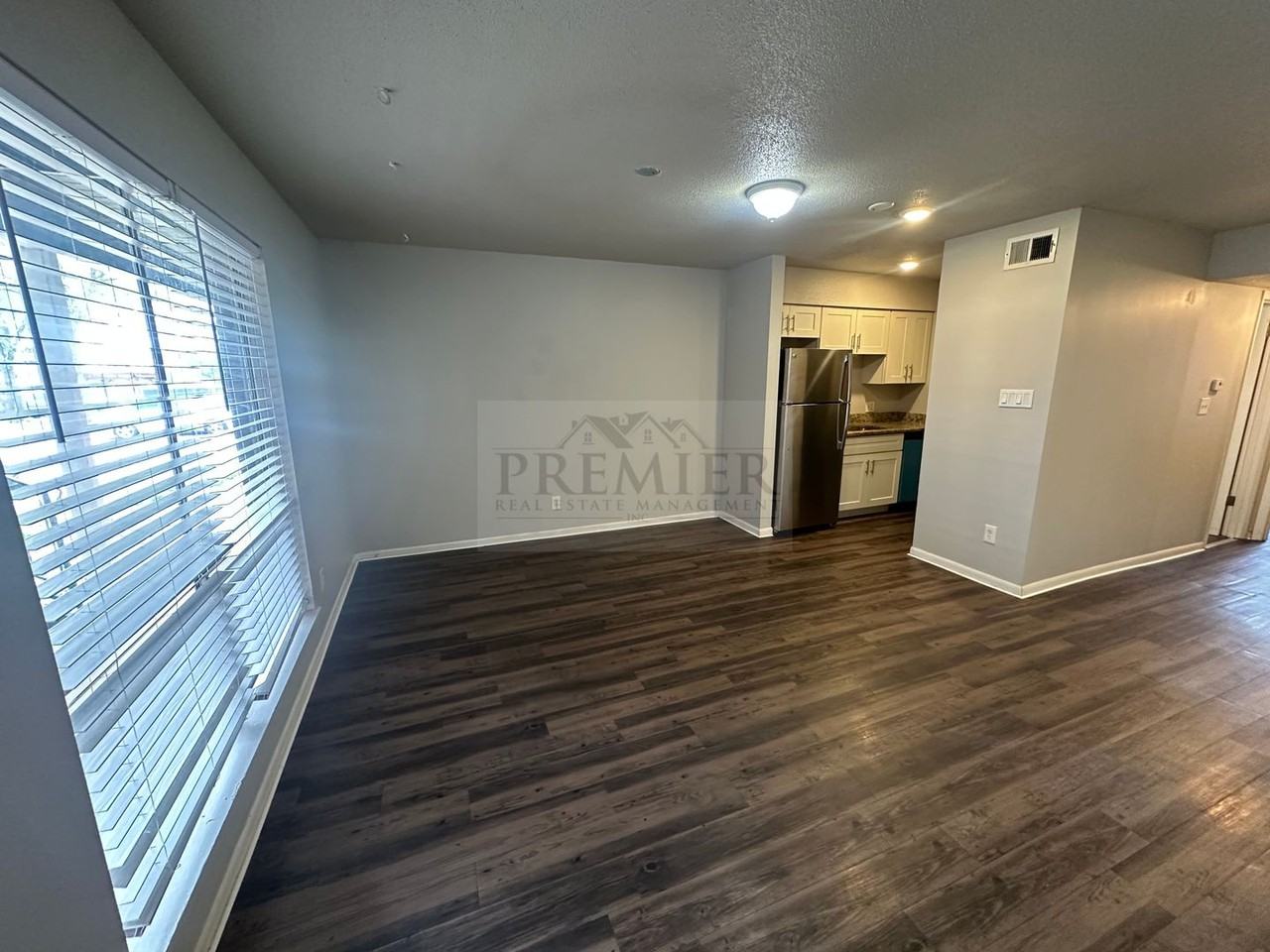 6009 Barton Dr - Photo 6 of 12