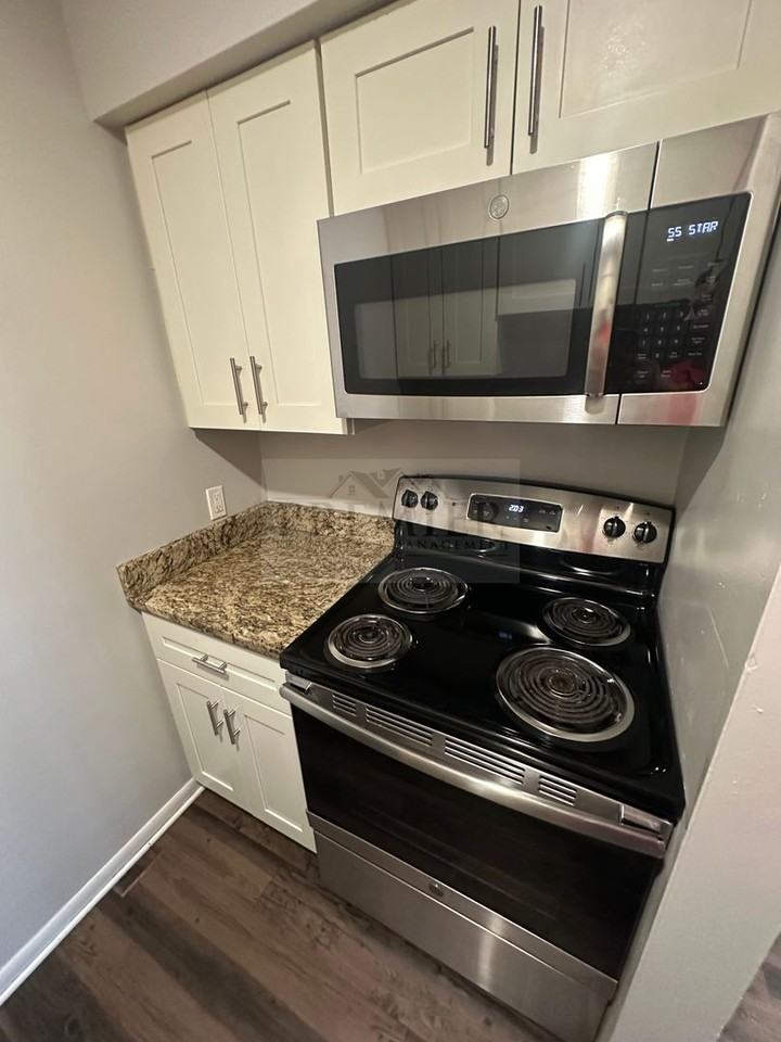 6009 Barton Dr - Photo 7 of 12