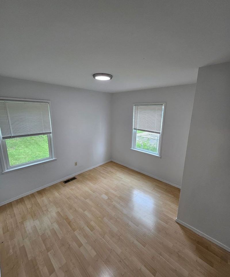 4630 E 43rd Ter - Photo 5 of 10