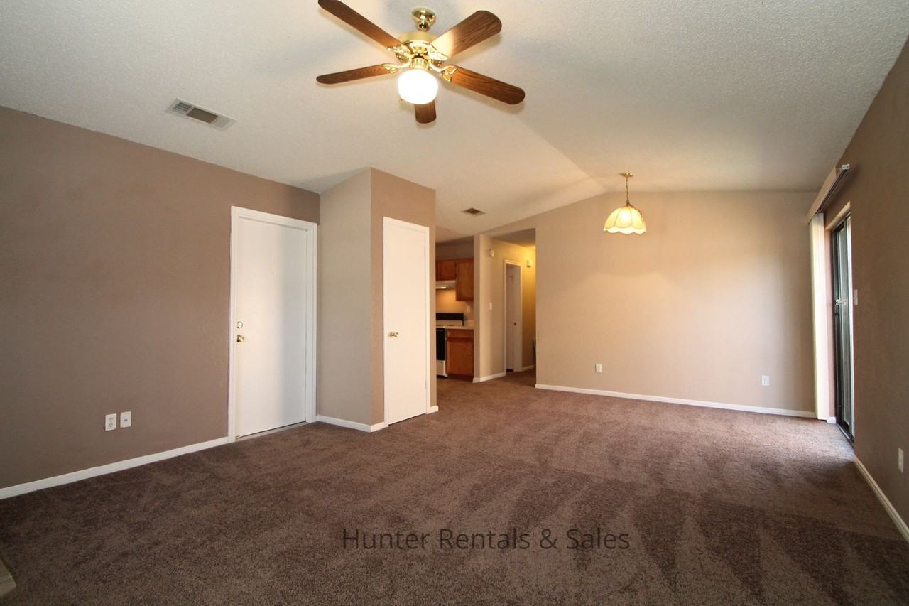 903 Clairidge Ave Apt B - Photo 3 of 23