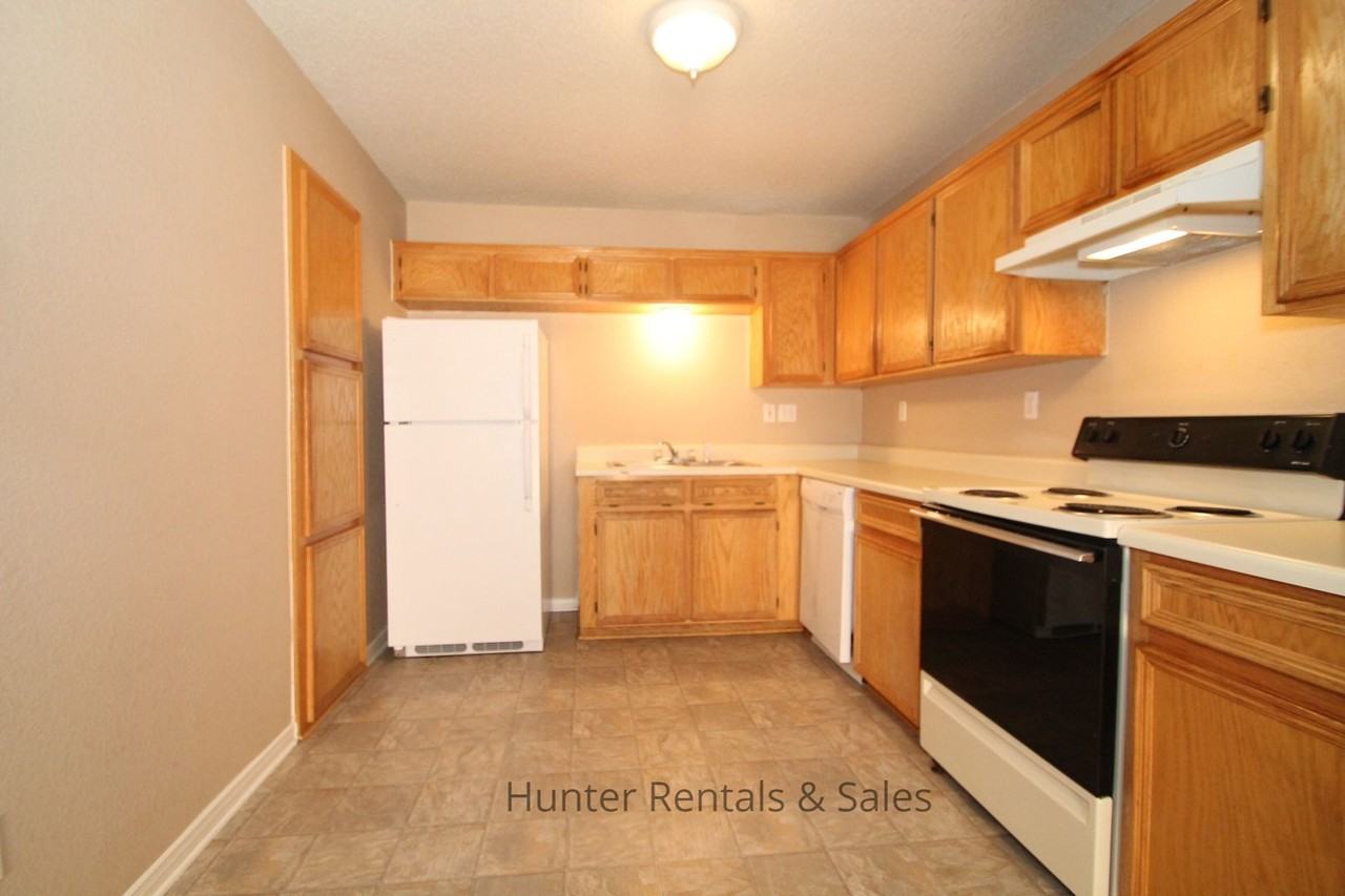 903 Clairidge Ave Apt B - Photo 2 of 23