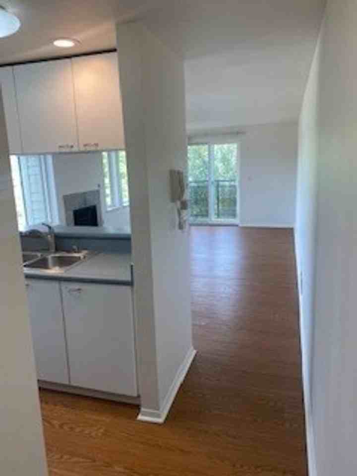 1835 Queen Anne Ave N #201 - Photo 2 of 11